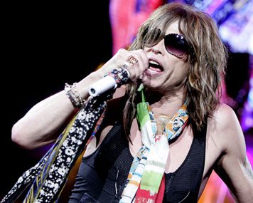 Aerosmith: Steven Tyler impegnato con la sua biografia o problemi di droga?