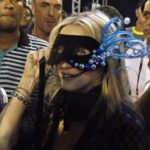 madonna in maschera al carnevale di rio