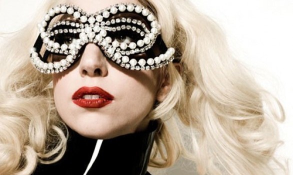 lady-gaga-pose-da-diva-su-cosmopolitan-foto-melodicamente