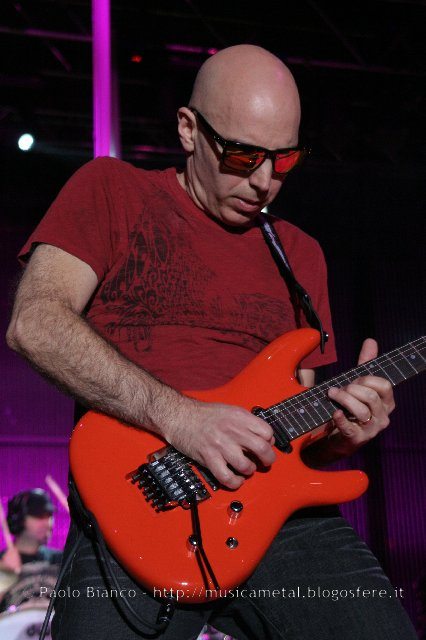 Joe Satriani il guitar-hero per eccellenza è tornato a suonare in Italia
