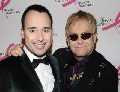 Elton John e David Furnish mostrano il piccolo Zachary