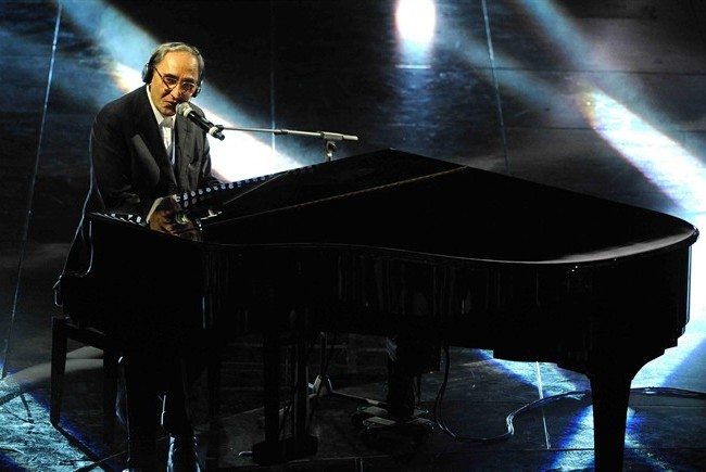 Sanremo 2011: Battiato e Madonia cantano “L’alieno”