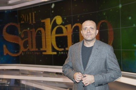Sanremo 2011: Max pezzali canta “Il mio secondo tempo”