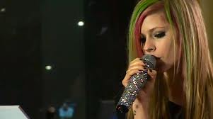 Per Avril Lavigne,cover di “Tik Tok” di Ke$ha (video)