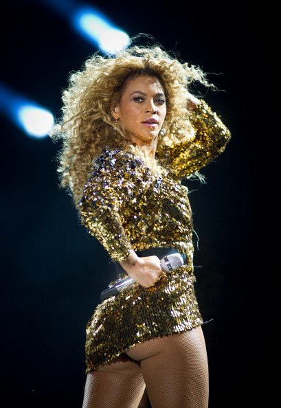 Beyoncé, una regina al Glastonbury Festival. Foto e video