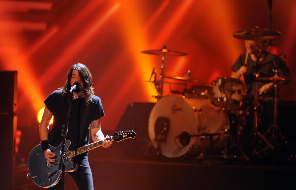 Foo Fighters sul palco con Alice Cooper, Bob Mould e Roger Taylor