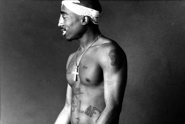 Tupac Shakur, in arrivo un sex tape con due groupies