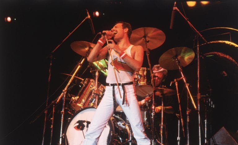 Brian May: “Freddie Mercury sarà sul palco di “We Will Rock You”
