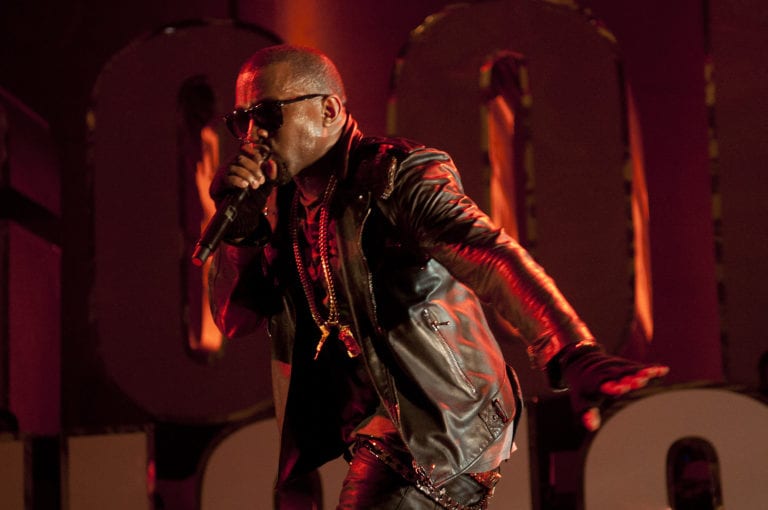 Kanye West, l’ascolto di “Theraflu”. A breve il nuovo album “G.O.O.D.”