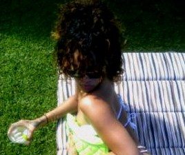 Rihanna su Twitter foto sexy dalle Hawaii