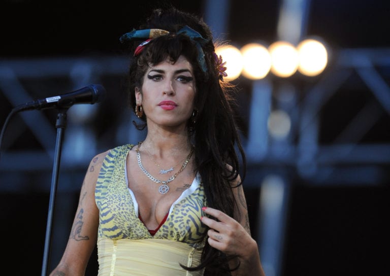 Amy Winehouse feat Nas duetto postumo in “Cherry Wine”