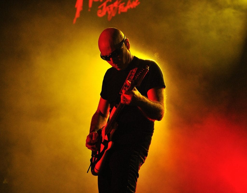 Joe Satriani pubblica l'album "Satchurated: Live In Montreal"