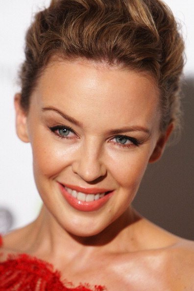 Kylie Minogue, sensuale e disarmante nel nuovo video di “Flower”
