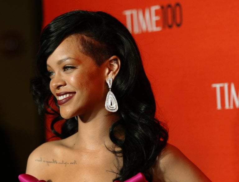 Rihanna, svela le foto del backstage di “Where Have You Been”