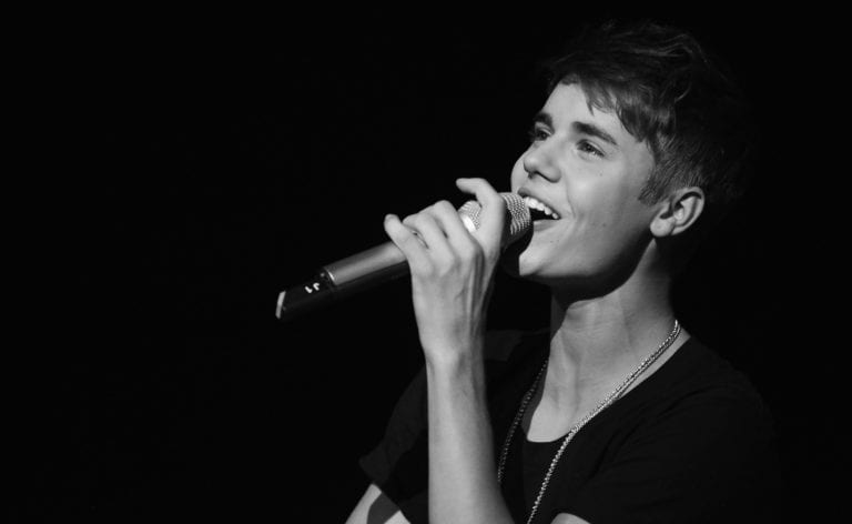 Justin Bieber con “Believe” conquista il primato nella Billboard 200