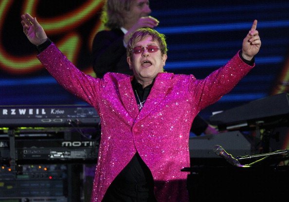 Elton John nella line up del nuovo album dei Queens of The Stone Age