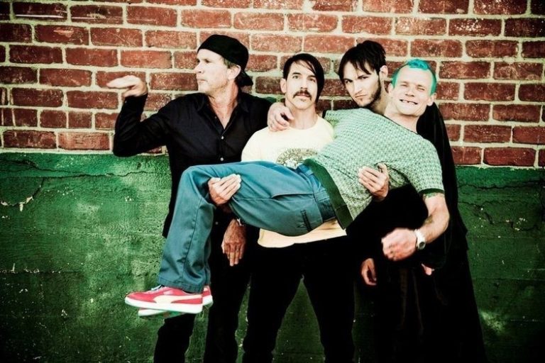 Red Hot Chili Peppers, online il video “Goodbye angels”