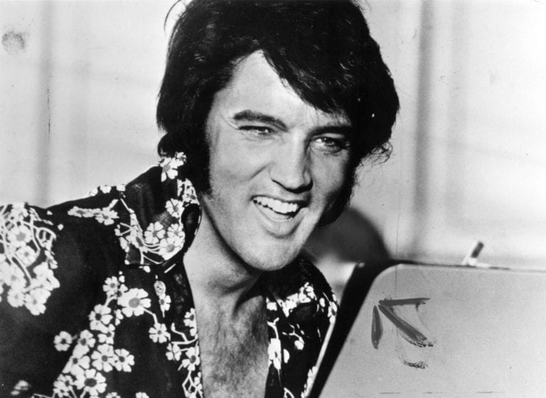 Trentacinque anni fa ci lasciava Elvis Presley, l’icona d’America