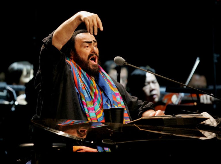Bocelli e Jeff Beck si aggiungono al concerto in memoria di Pavarotti