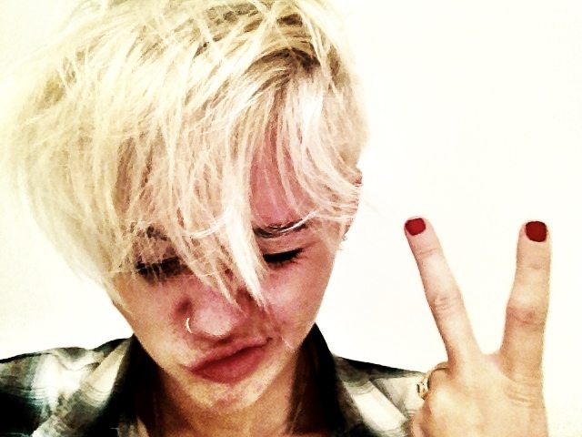 Foto ironica da parte di Miley Cyrus
