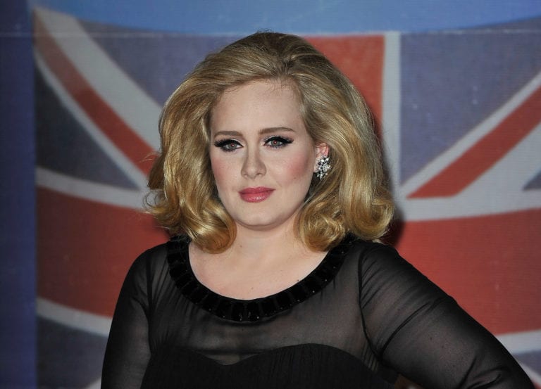 Adele canterà la colonna sonora del nuovo film di James Bond