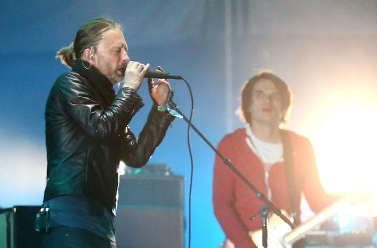 I Radiohead a Roma dedicano “The Daily Mail” a Silvio Berlusconi