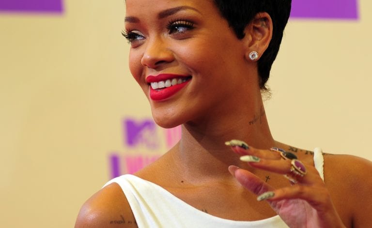 Rihanna, “Diamonds” è il nuovo singolo