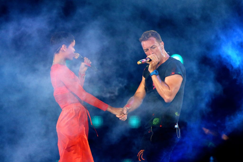 Chris Martin e Rihanna intonano "Princess Of China"