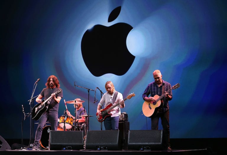 I Foo Fighters in concerto per il lancio dell’iPhone 5, le motivazioni