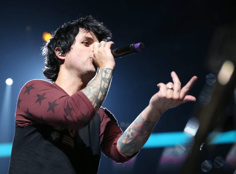 Green Day, si allunga la permanenza in rehab per Billie Joe Armstrong