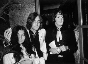 Yoko Ono, John Lennon e Paul McCartney