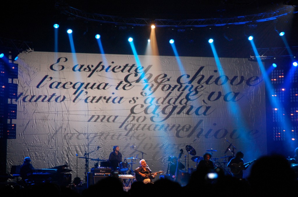 Pino Daniele sul palco | © Angelo Moraca