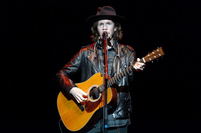 Beck pubblica a sorpresa il nuovo singolo “Saw lightning”