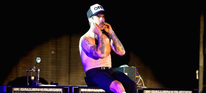 Red Hot Chili Peppers con 30 nuovi brani ma senza produttore