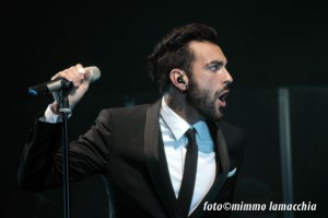 Mengoni sul palco | © Mimmo Lamacchia