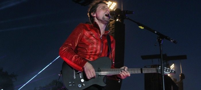 Muse, Matt Bellamy accusa: “Pagate tangenti per suonare a Roma”