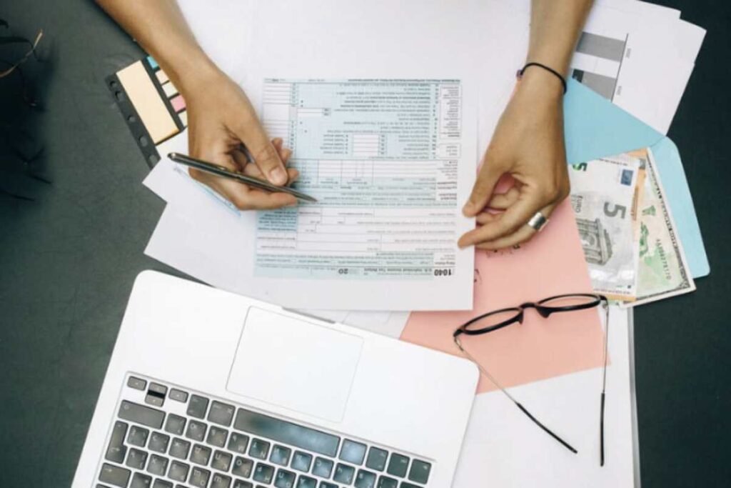 È importante notare che il contributo a fondo perduto si unisce al “reddito di povertà” già erogato in Sicilia dall'Irfis.