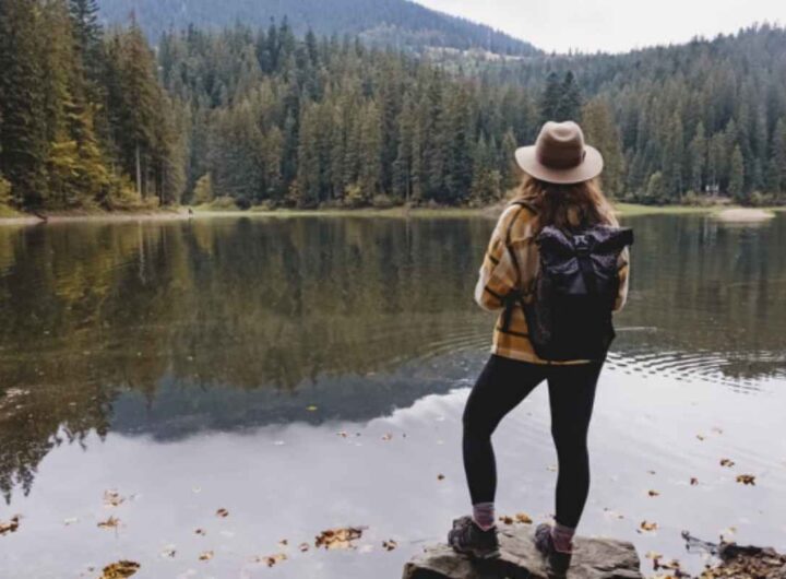 Posizionato a pochi chilometri da Cortina d’Ampezzo, sud-est del Passo Tre Croci, questo specchio d’acqua glaciale è famoso soprattutto per il suo colore turchese intenso