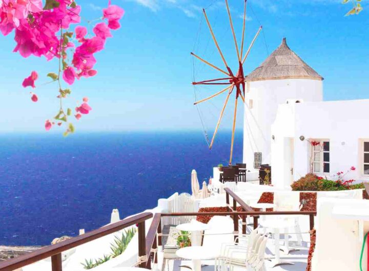 la situazione turistica di santorini