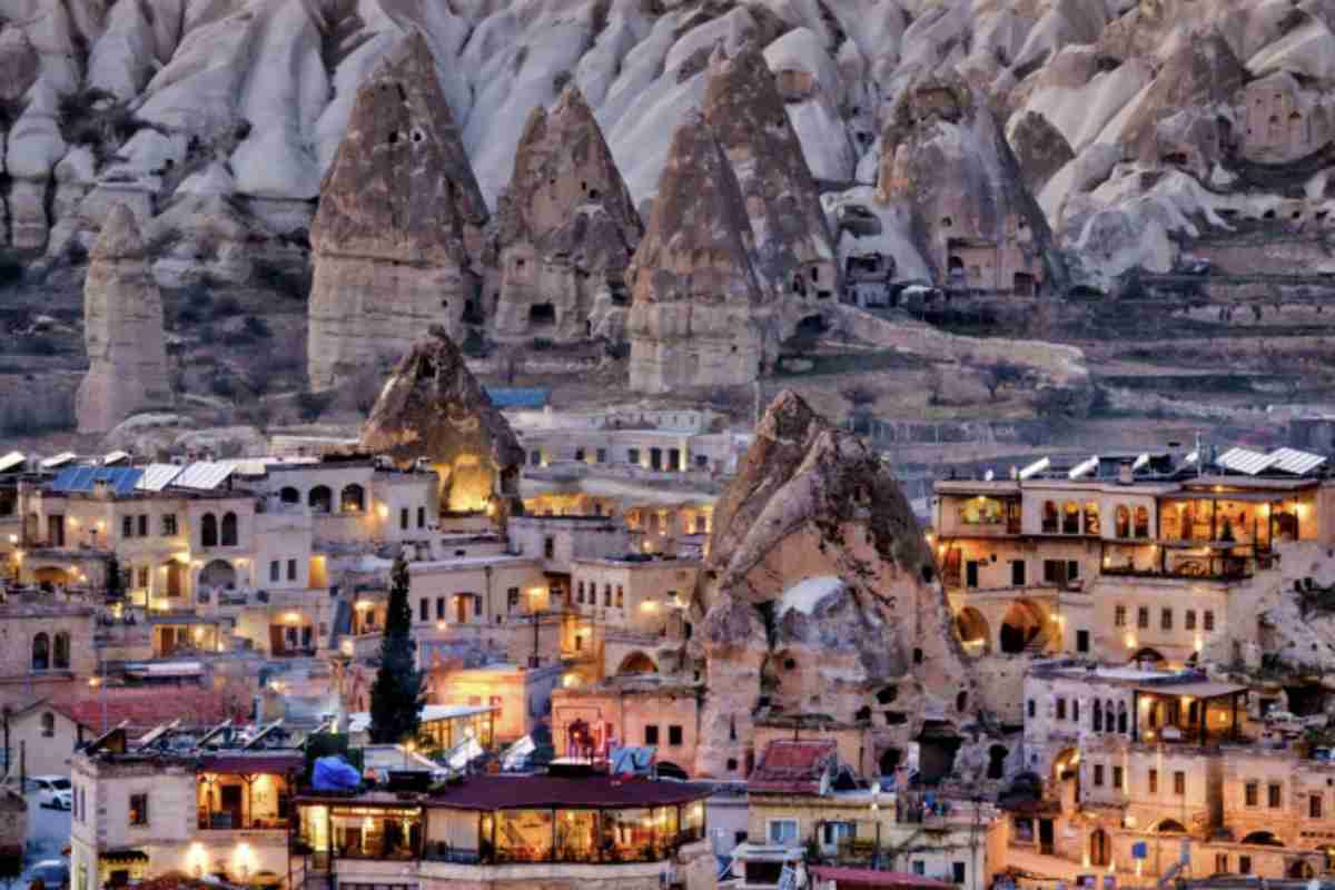 La Cappadocia si trova all’interno della Repubblica di Turchia, uno Stato transcontinentale che si estende tra Asia ed Europa