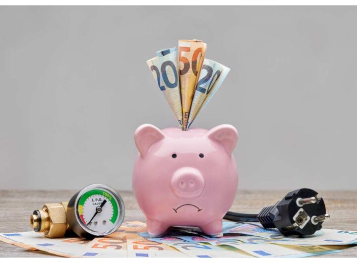 luce e gas rincari per le famiglie