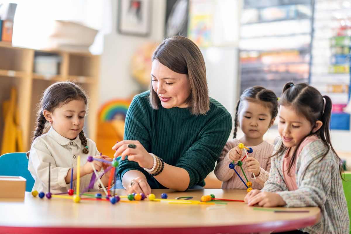maestra fa un gesto commovente nei confronti di un alunno