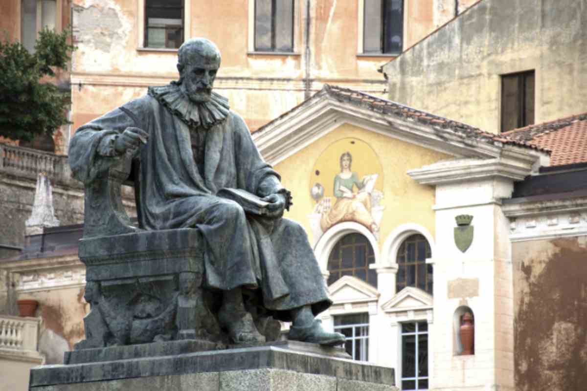 Un’altra realtà in crescita è Cosenza, capoluogo calabrese di circa 63.000 abitanti, guidato dal sindaco Franz Caruso.