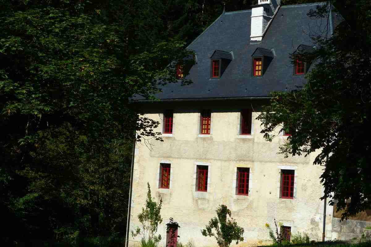 Misteri, leggende ed elisir di lunga vita: il castello segreto da vedere almeno una volta: un monastero da visitare almeno una volta