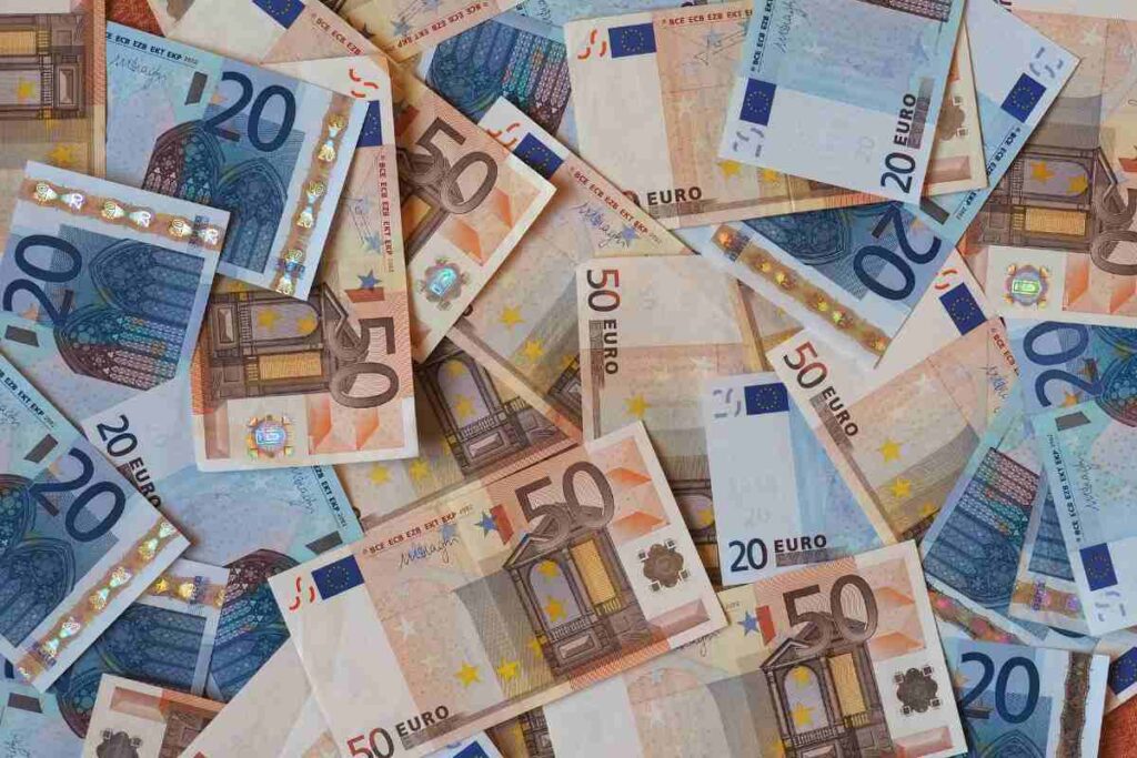 Se hai vecchie banconote da 20 o 50 euro devi restituirle