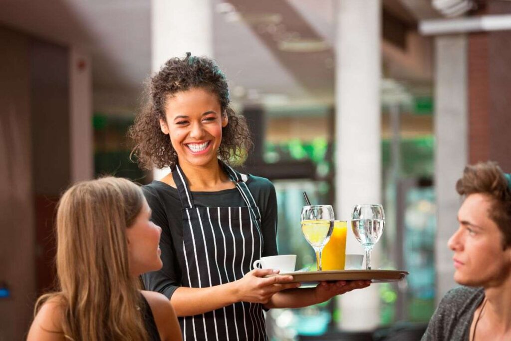 cosa dice di te l'aiutare il cameriere a sparecchiare