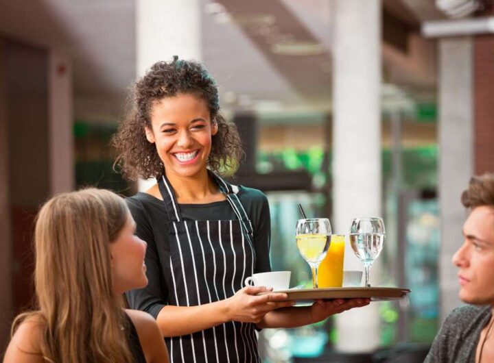 cosa dice di te l'aiutare il cameriere a sparecchiare