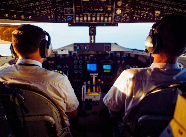 Piloti in aereo, perché non si capisce niente quando parlano
