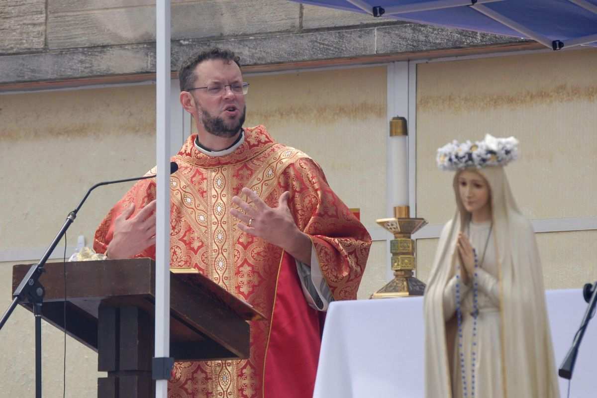 Ecco il guadagno di un prete in Italia