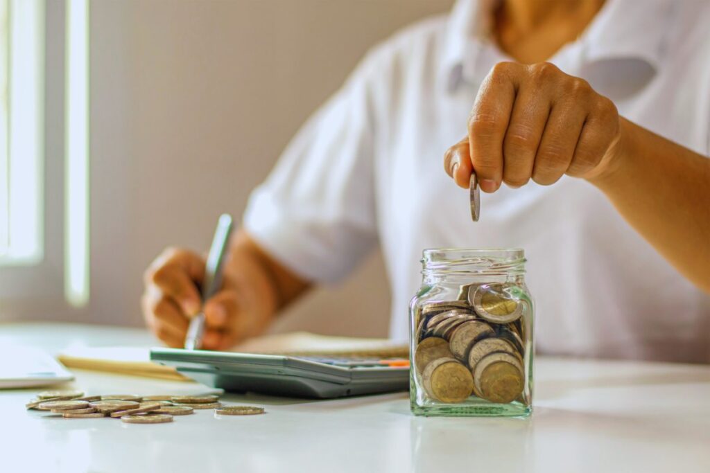 Risparmia 10 mila euro in un anno: il metodo